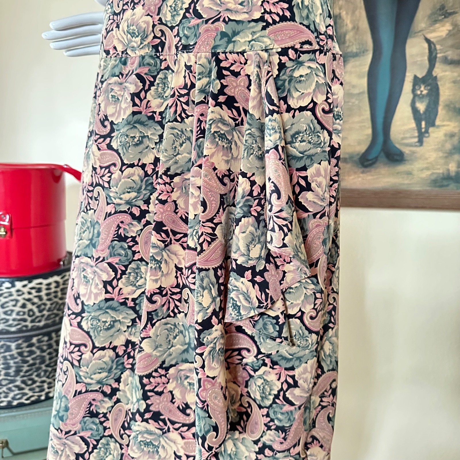 Vintage 80s doe 40s Romantic Femme Floral Draped Sash Wiggle Wrap Dress M