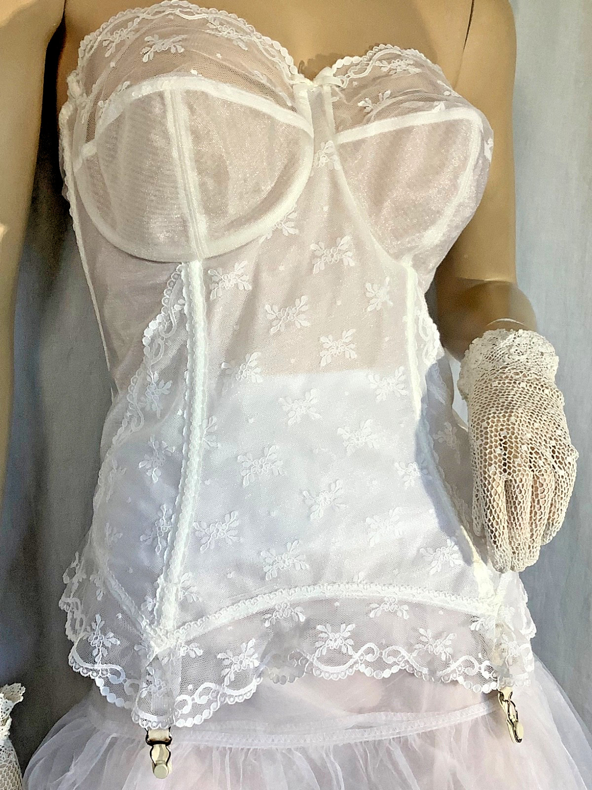 Vintage strapless Bustier bra UW white Boned sheer Lace 38DD Silhouette 4 garter
