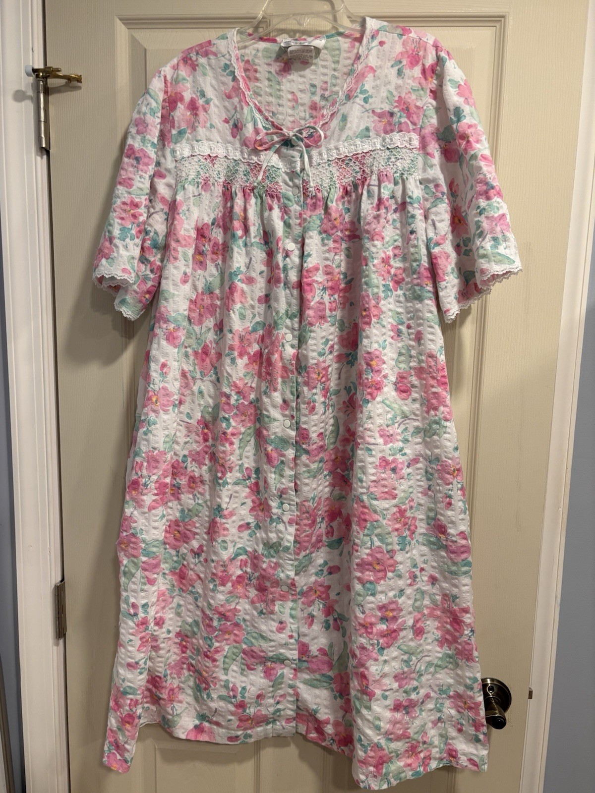 Vintage 90s Miss Elaine Size 1X Nightgown Robe Snaps Pockets Seersucker Lace