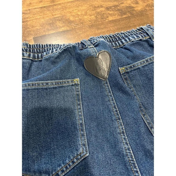 Vintage high waisted Mom jeans, heart patch elastic cropped full hip 30″
