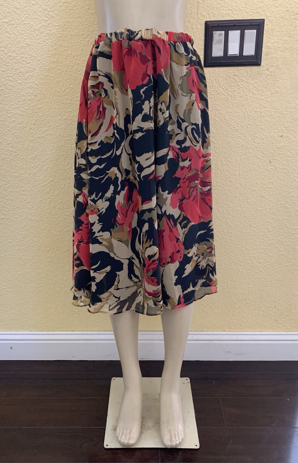 VTG SIASIA New York Size Small Multicolor Floral Print 2pc Matching Skirt Set