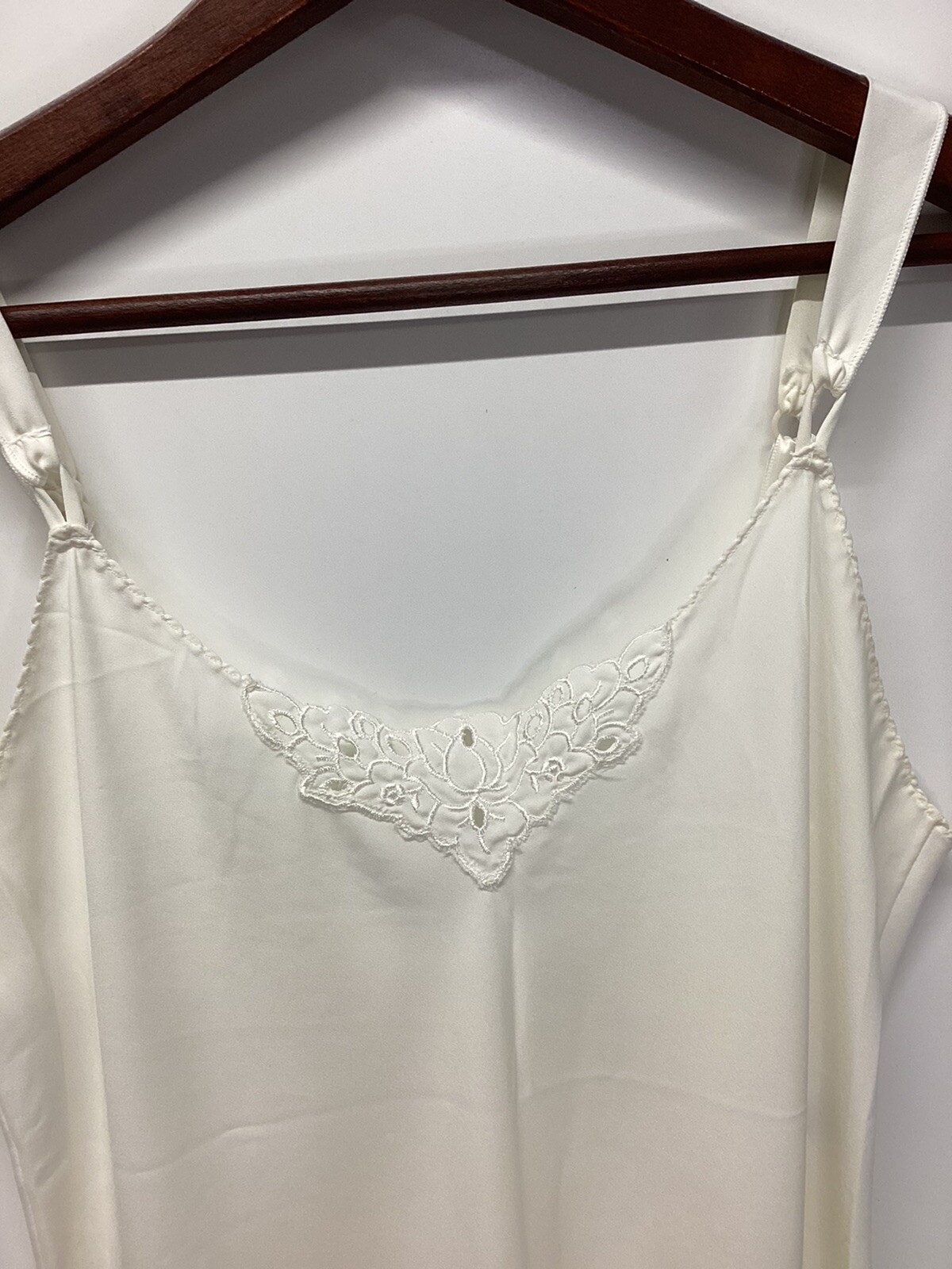 VINTAGE VANITY FAIR LONG IVORY SLIP DRESS STYLE 10-631 SIZE 32 32″/38 CLASSIC US