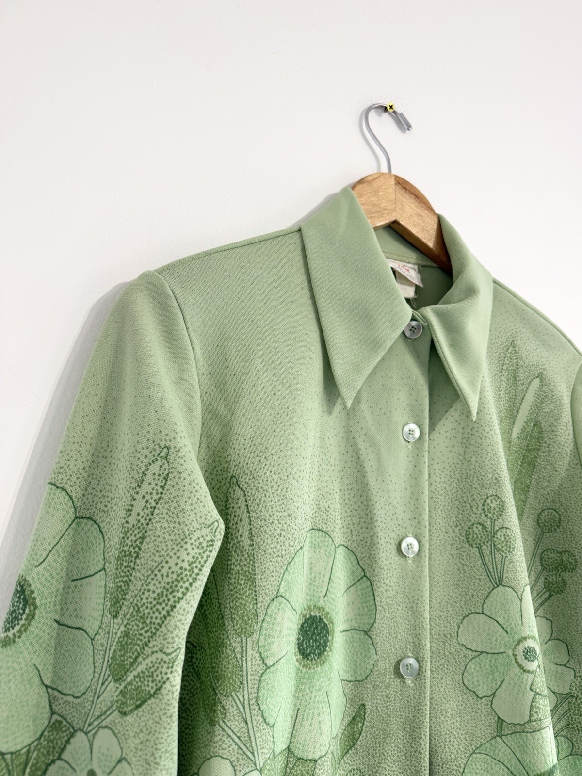 Vintage 1970s polyester shirt green floral long sleeve point collar Sz L
