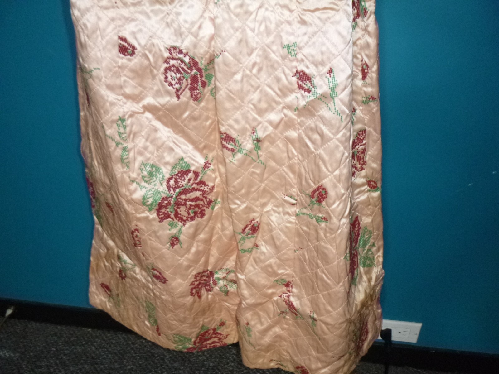 Vtg 1940s Dressing Gown / Robe Peach Quilted Satin FLOCKED Roses Wrap Style Sz M