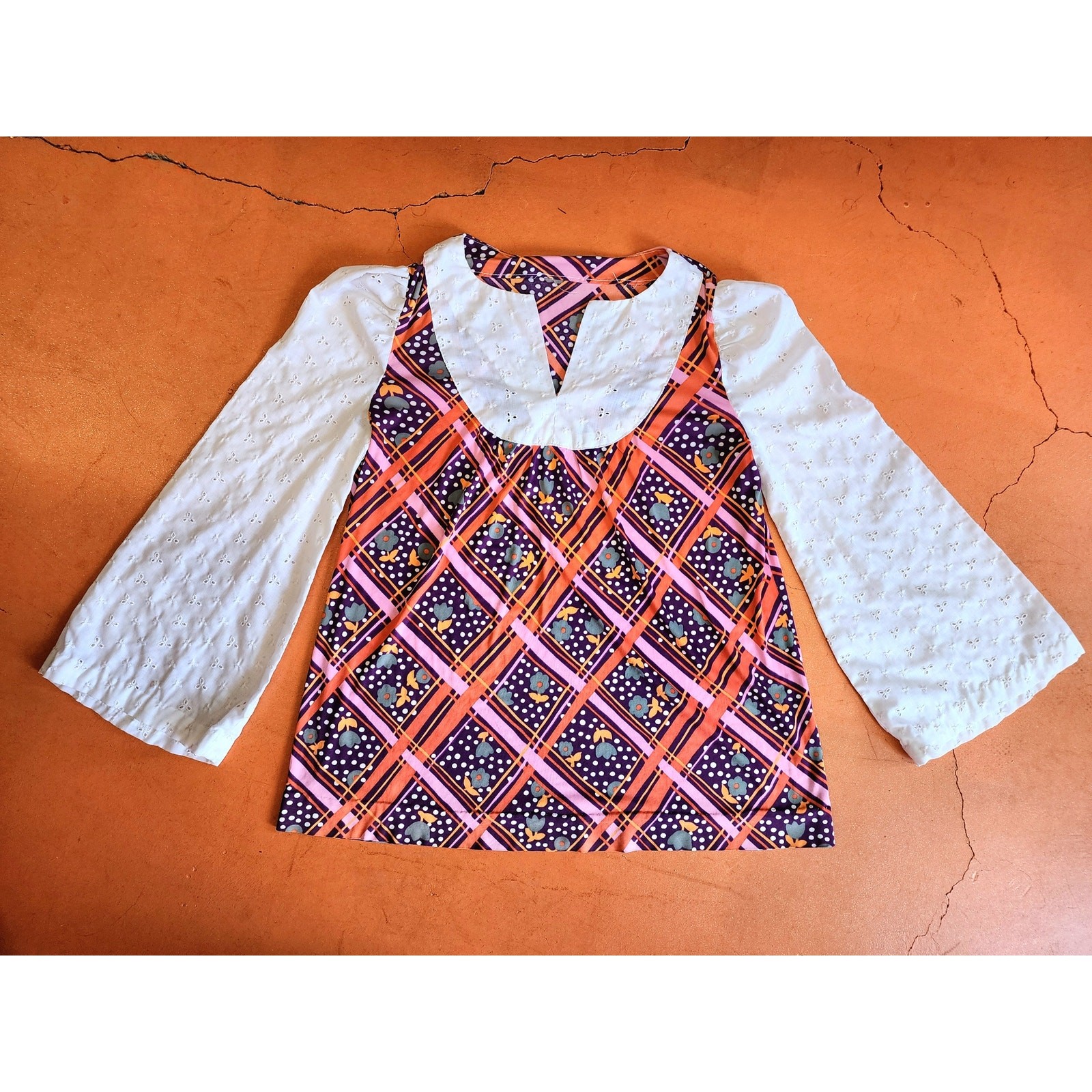 Vintage 1970’s Purple Psychedelic Boho Lace Eyelet Bell Sleeve Top