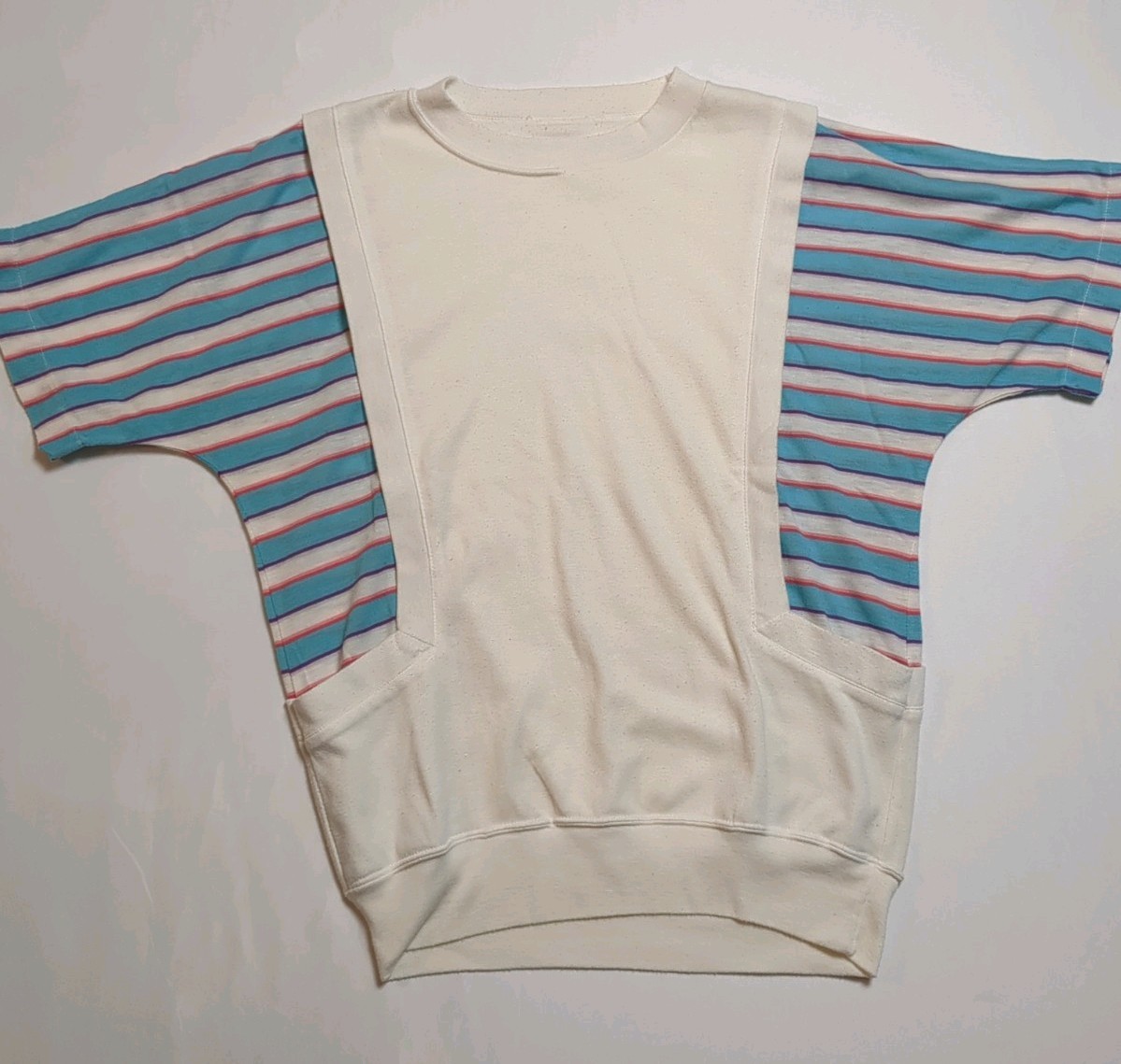 Vintage 1980’s Tshirt Women’s White striped Short Sleeve front pockets new wave