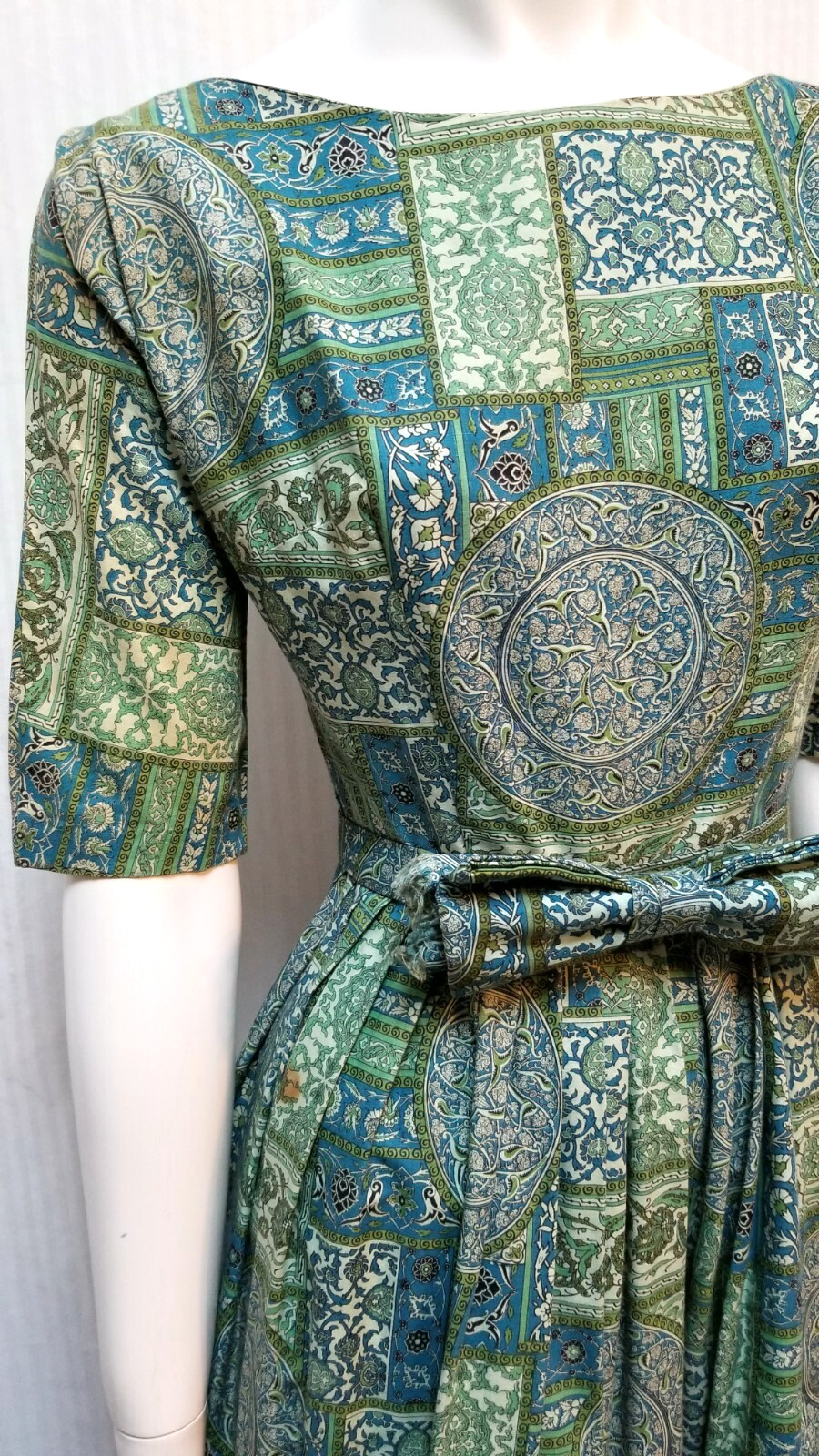 Vintage 1950’s Green Blue Floral Medallion Print Full DRESS with BELT – Size XS