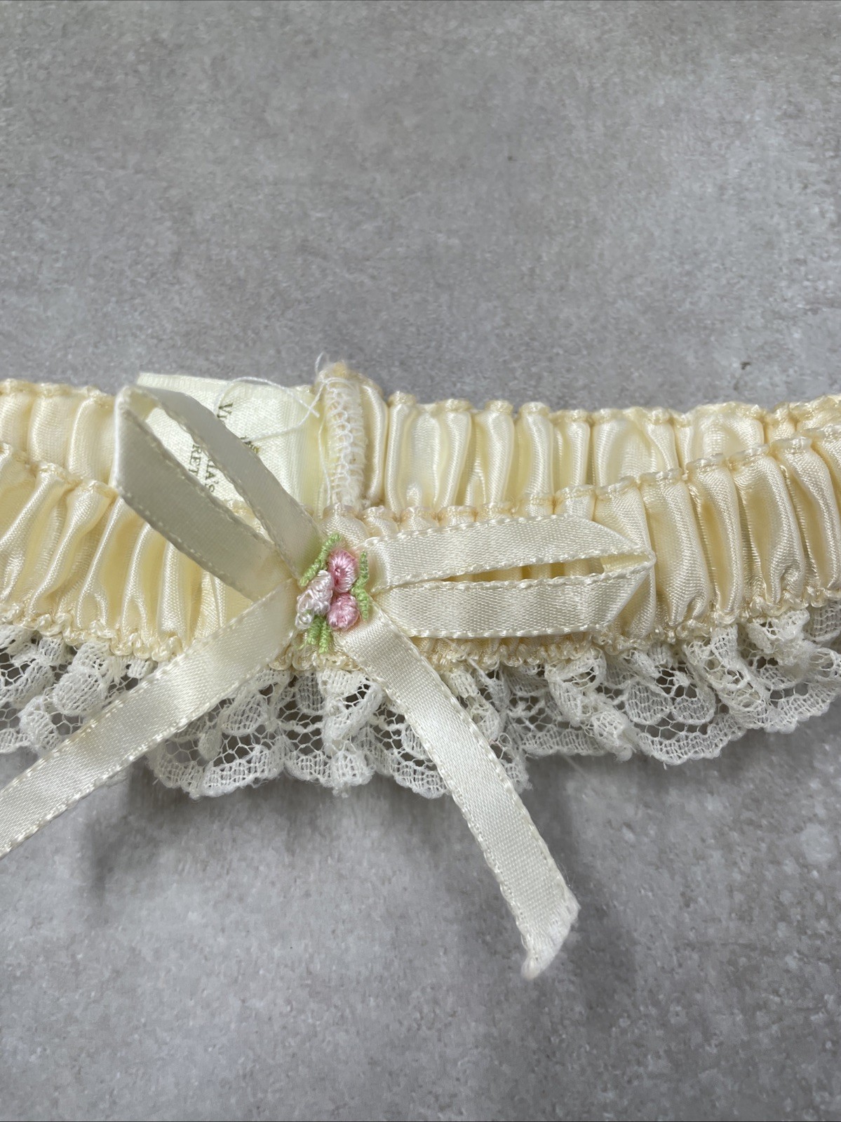 Victorias Secret 80s Garter Bride Bridal Chantilly Lace Bow vintage Ivory Leg