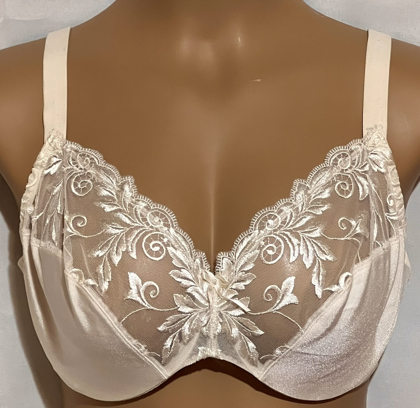 Vintage Soma Bra Unlined Unpadded Ivory Cream Lace Embroidery Leaf 36DD 36 DD