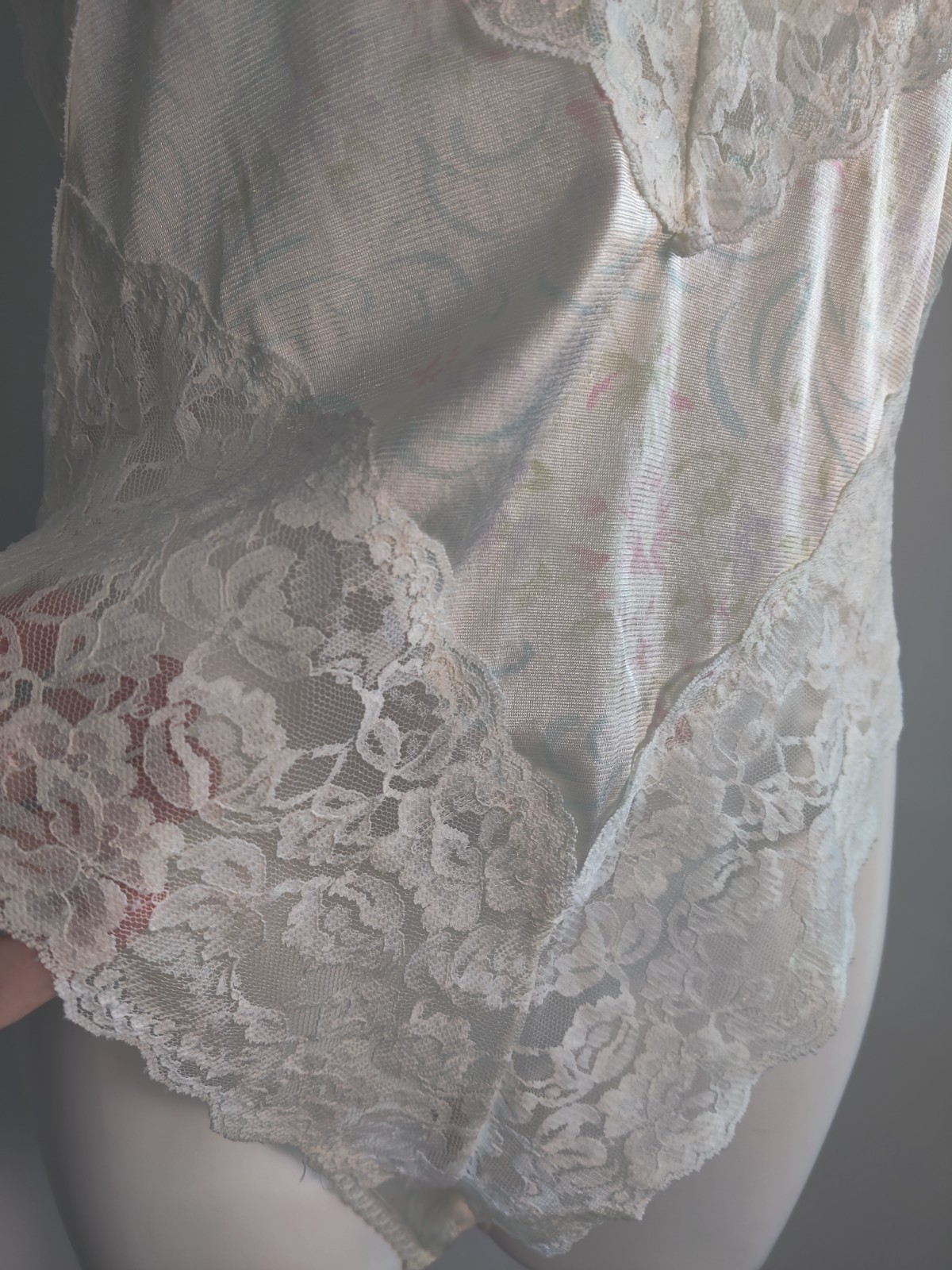 Vintage 80’s Peek-a-boo Teddy Floral Sexy Lace Vassarette XL Made In USA