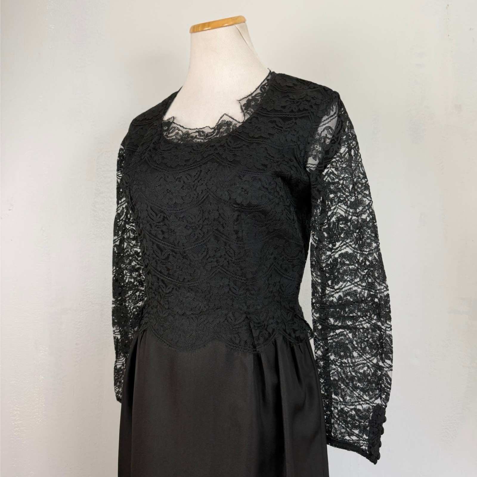 Vintage Dress Black Lace Long Sleeve Below Knee Evening Wear 1960s Size Small