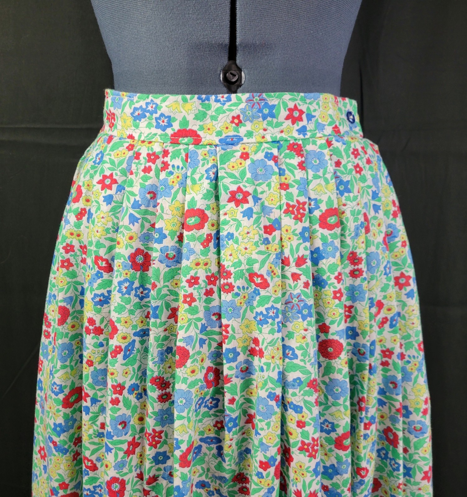 Vintage Blue/Green/Red/Yellow Floral Pleated Skirt with Side Closure Size S/M?