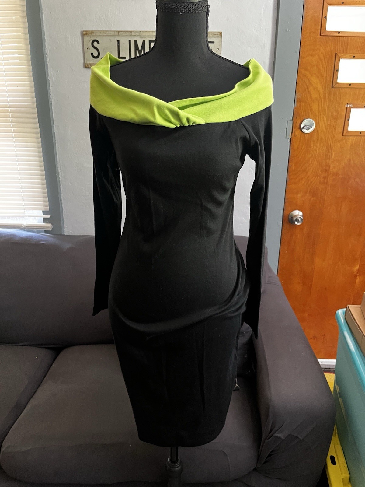 Vintage Avon Black and Green Collar Dress Size 7/8