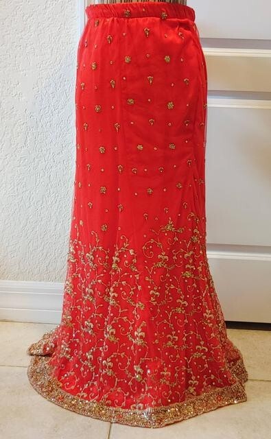 VINTAGE EMBROIDERED RED SILK LEHENGA SIZE 42 (IN)