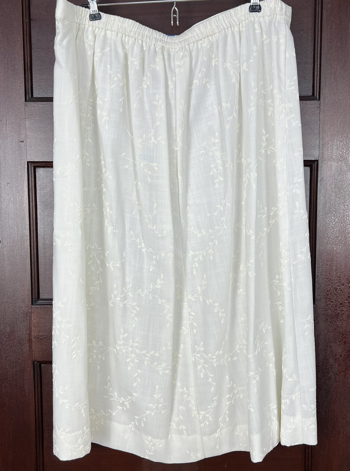 Linen Look Skirt Suit Woman’s 1X White Embroidered Flowers Usa Made VTG Retro