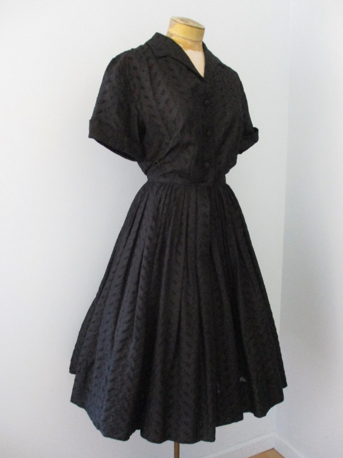 NICE Vtg 50s Rockabilly Black Embroidered Eyelet Lace Vines Shirtwaist Dress 18