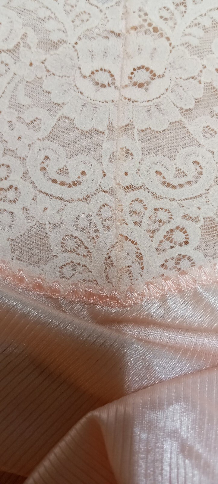 VTG „Ferrand Sanchez” by Vanity Fair Blush Silky Lace PEiGNOIR SET