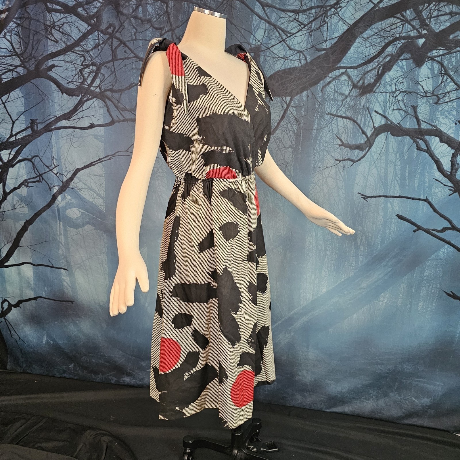 Vintage 1970s Dress Black Tan Striped Abstract Pattern Red Sleeveless Shoulder