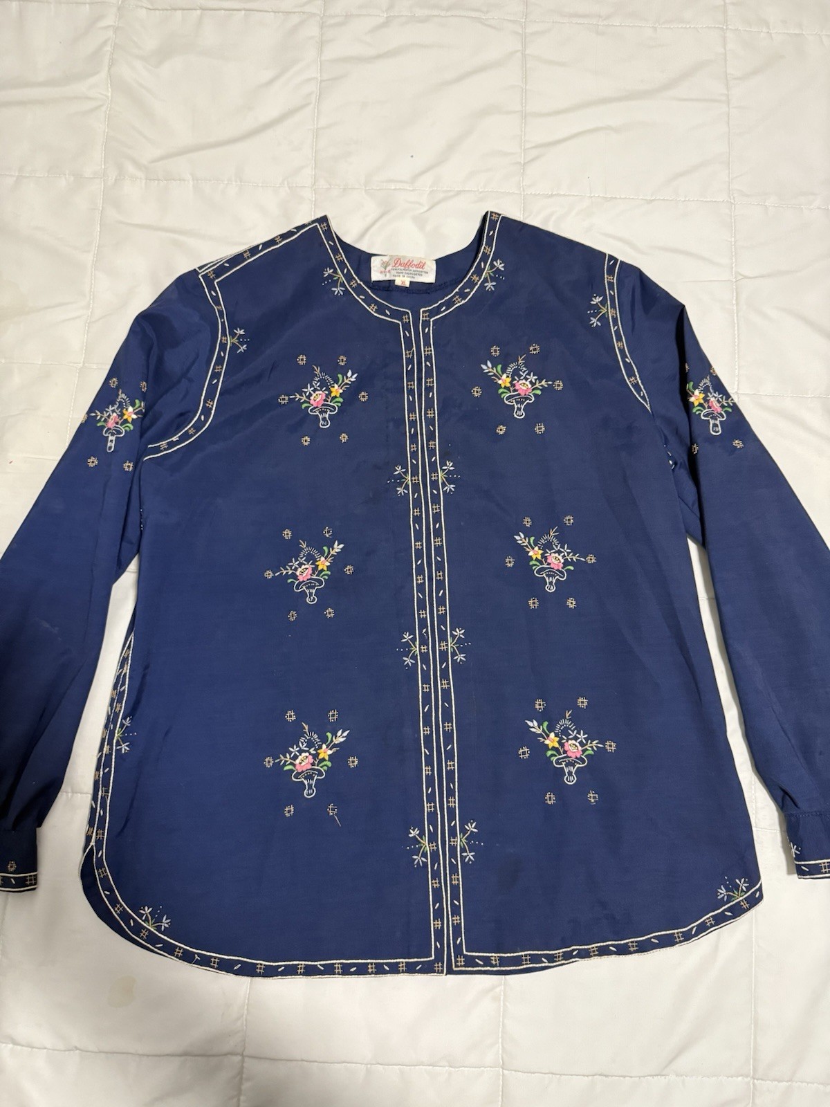 VINTAGE Hand Embroidered xL Daffodil Floral Blouse Navy, Long Sleeve