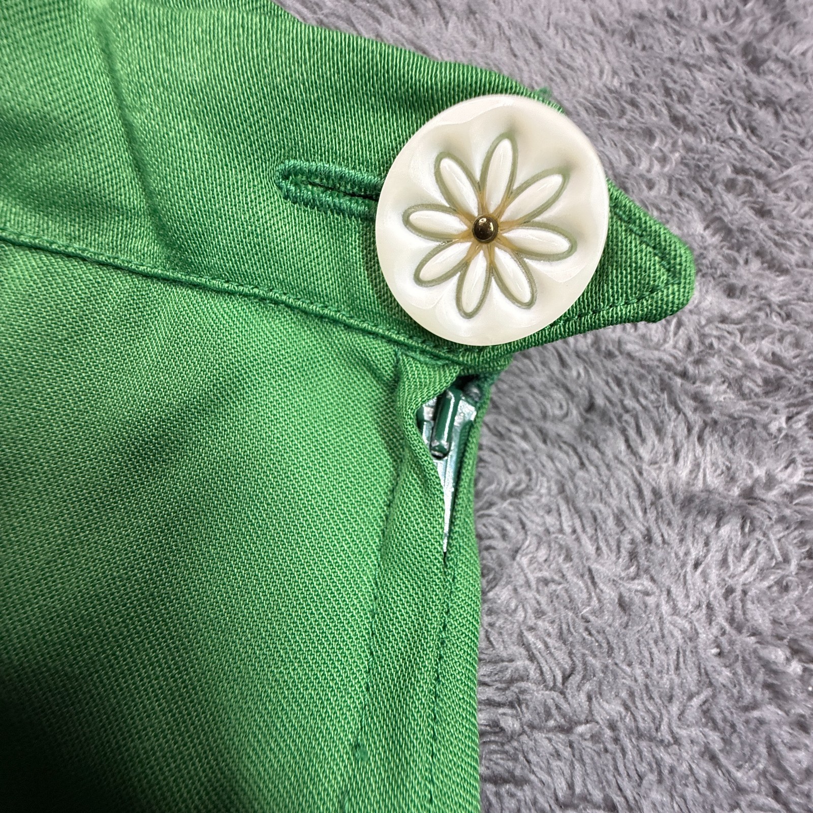 Vintage 70s Green Gabardine Pleated Maxi Skirt Womens Flower Button Back Zip XS