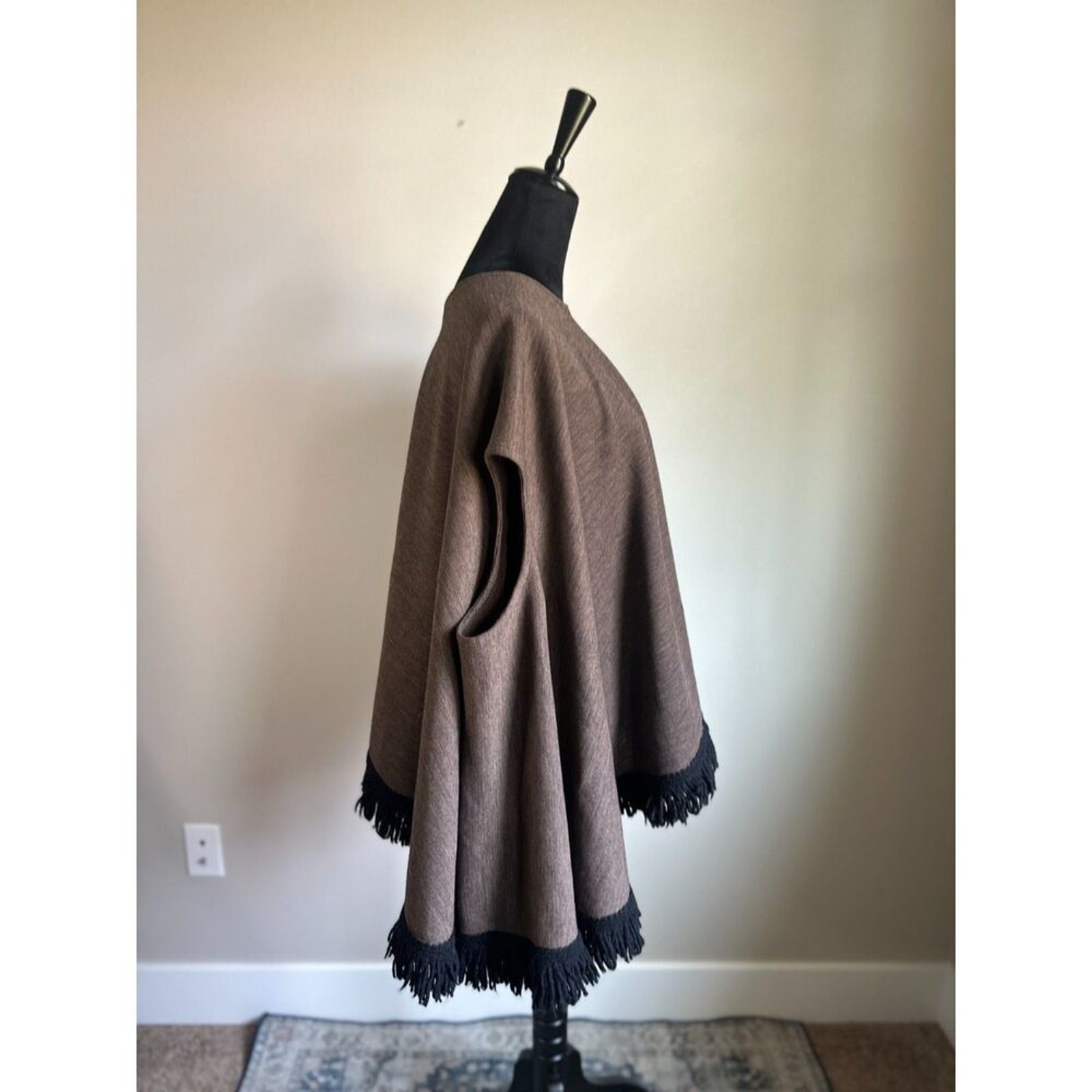 QUEEN OF CAPES Vintage Country Place Wool Fringe Trim Asymmetric Cape