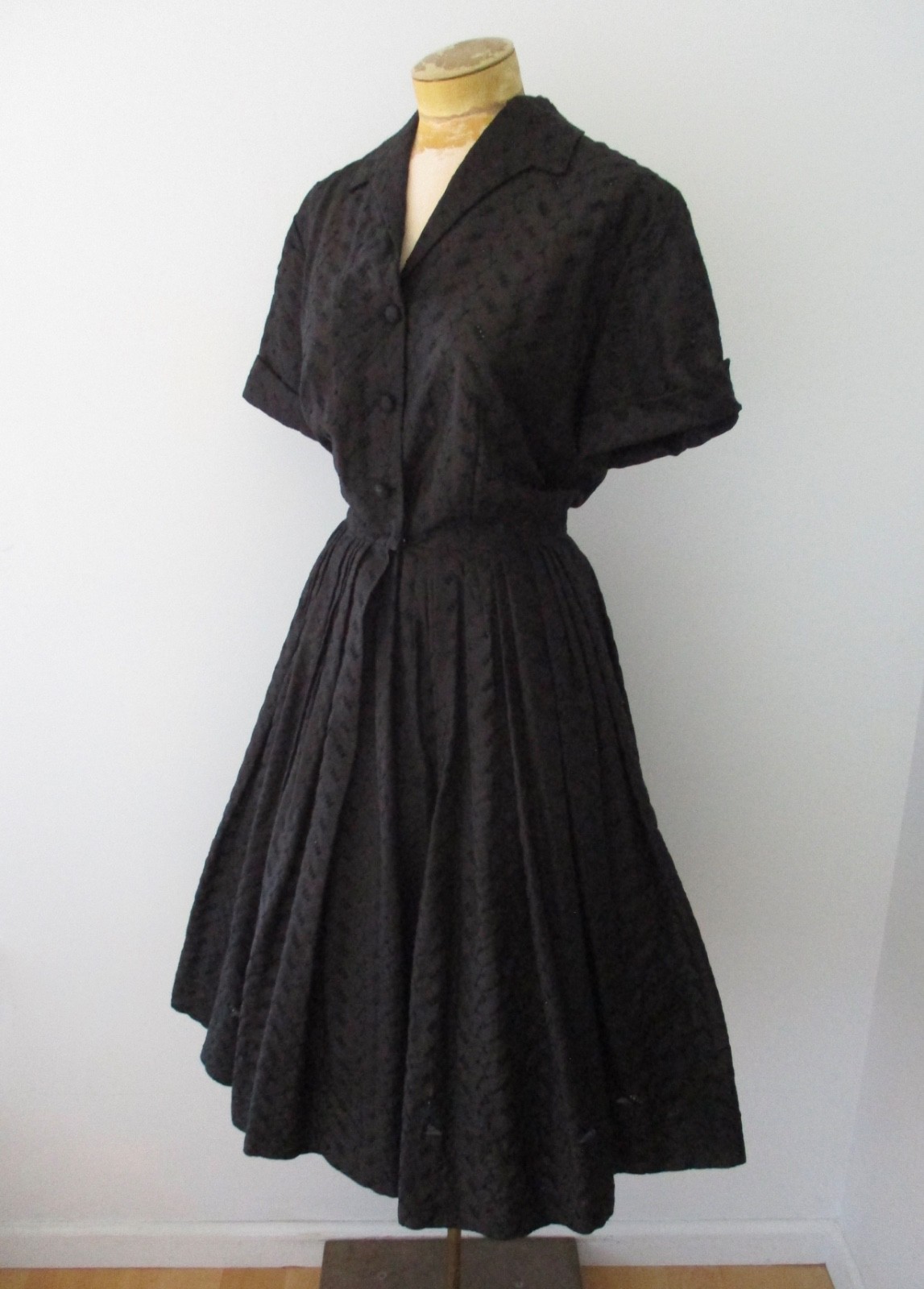 NICE Vtg 50s Rockabilly Black Embroidered Eyelet Lace Vines Shirtwaist Dress 18
