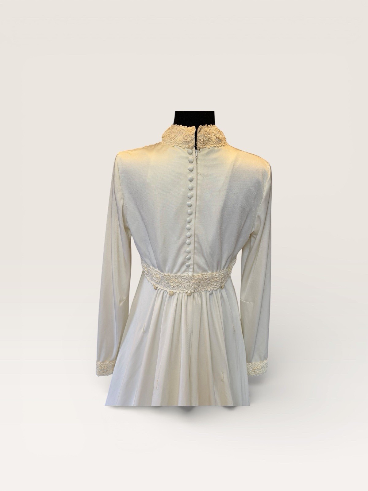 Vintage Early 1970s Bridal Originals ILGWU Wedding Dress Lace Pearl Train A81