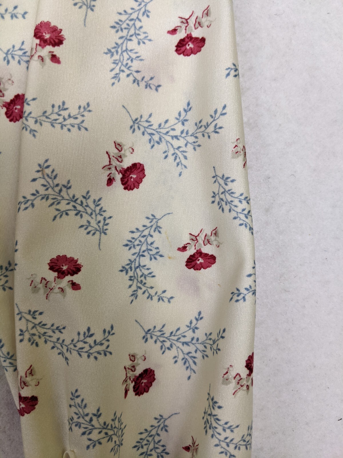 VINTAGE 70s WOMEN’S CREAM FLORAL PRINT NYLON TOP – SHIP’N SHORE – SIZE 14