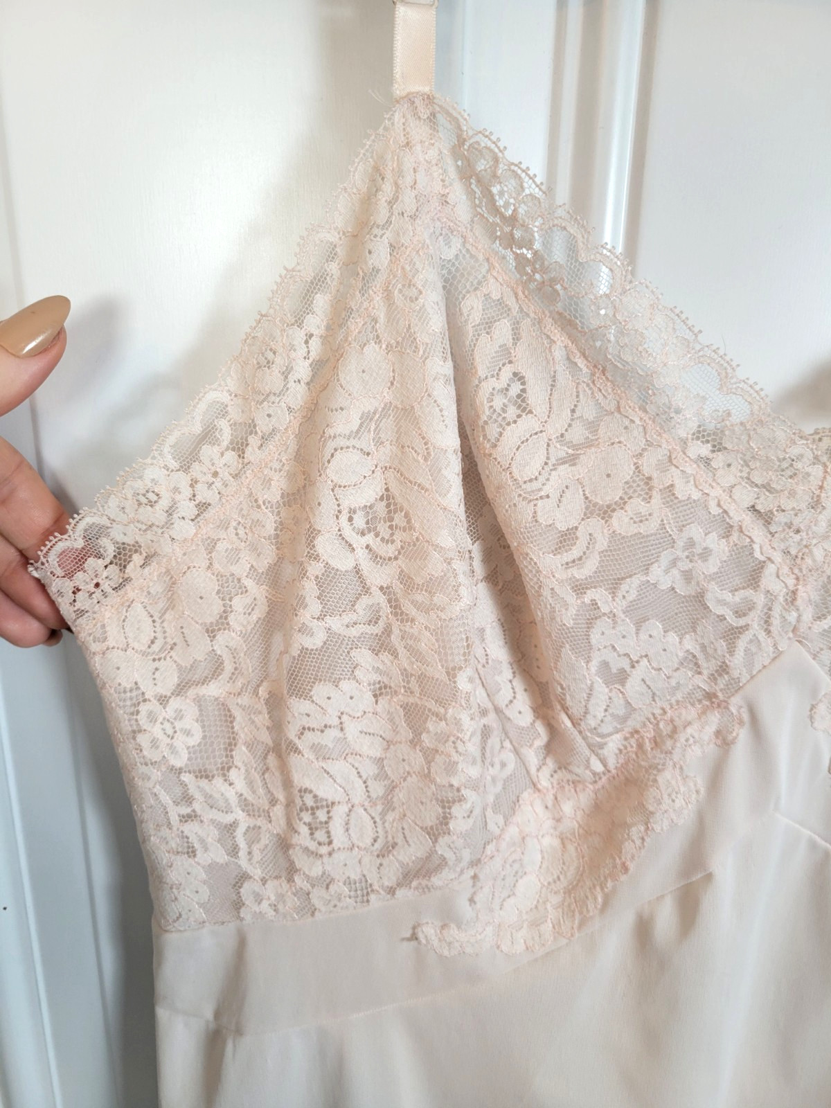Vintage Vanity Fair Lace Nightgown Size M / L {See Measurements]