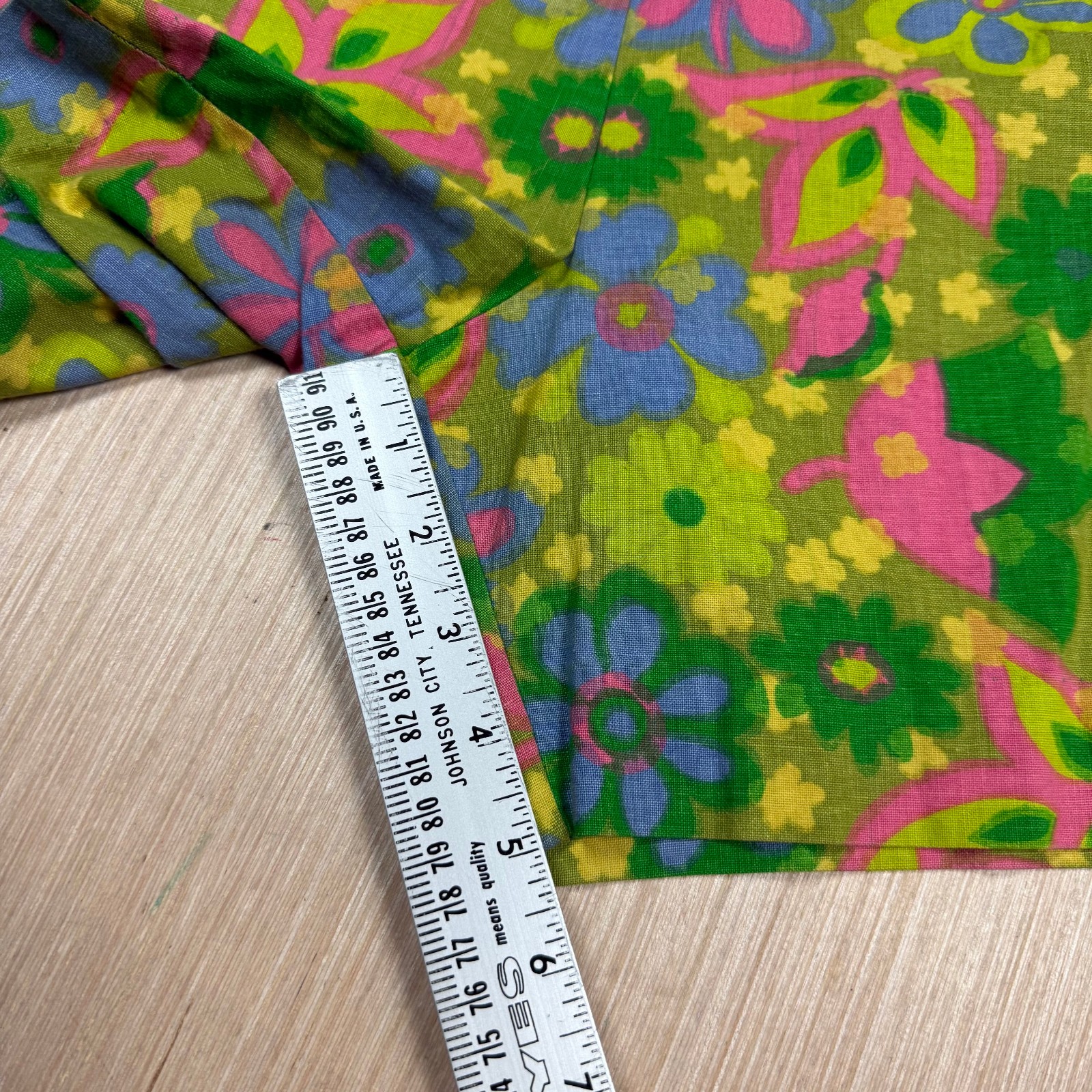 Vintage 70s Hippie Shorts Floral Flower Power 26 inch waist High Mod atomic 60s