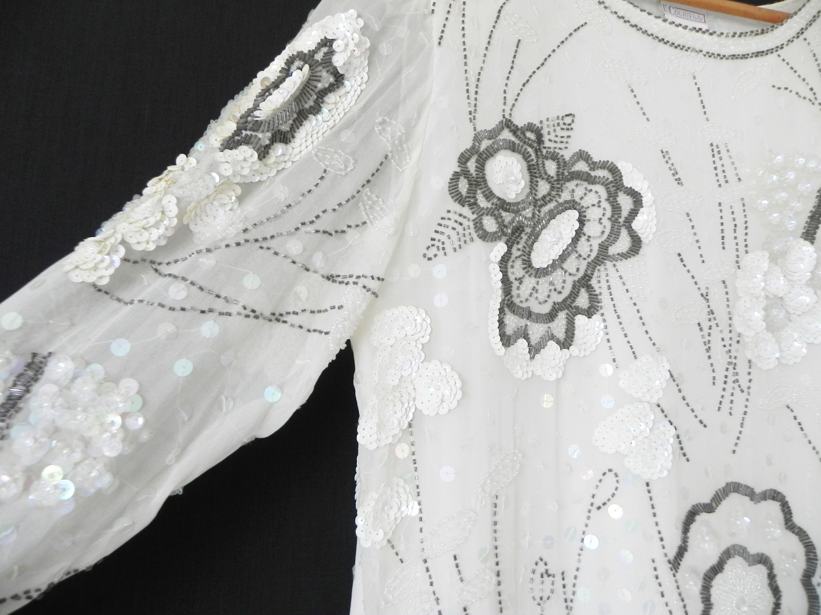 Vtg CC Courtenay Sequin Beading Silk Long sleeve Top Ivory Size M(fits L/XL)