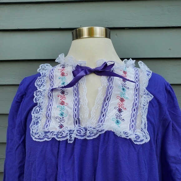 Vintage 70s Boho Spotlight NWT Soft Purple and Lace Floral Slip Nightgown Md