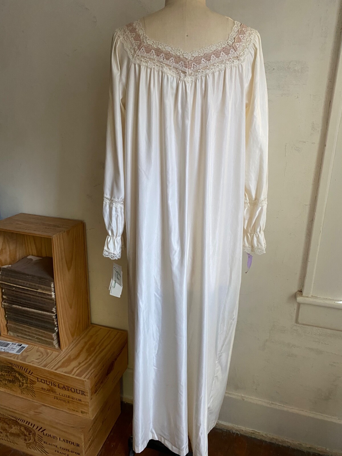 NWT ~ Vintage Juli of Slumbertog’s Satin Lace Long Sleeve Nightgown Large ~ USA