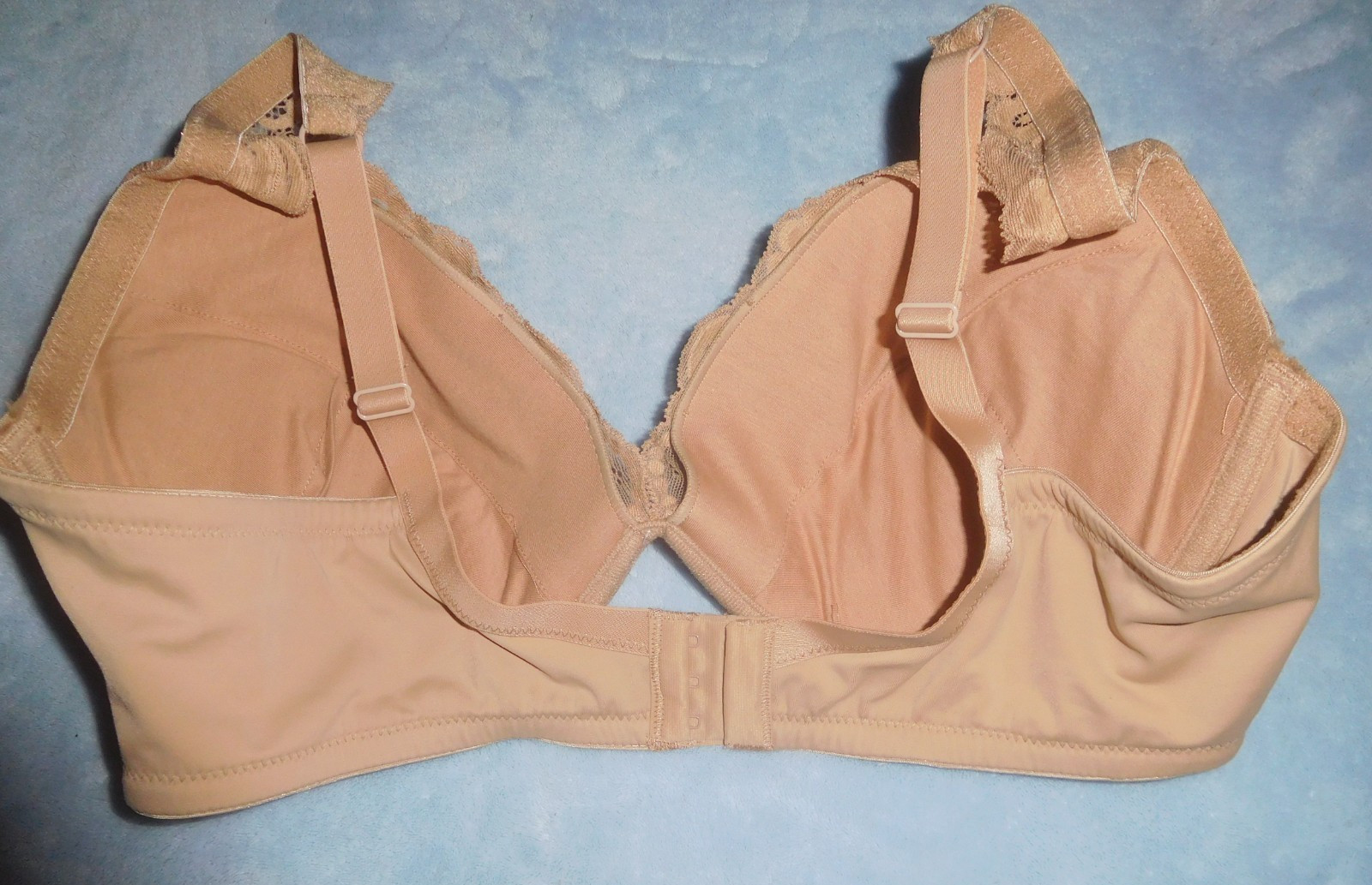 NWOT! DELICATES Nude Beige LACE Padded Plunge Underwire Bra Push Up Inserts 42D