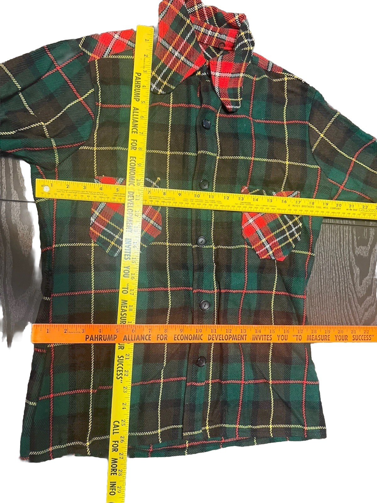 Vintage 1970s Green/Red Tartan Plaid Wool Blouse Women’s L Wide Collar Pockets
