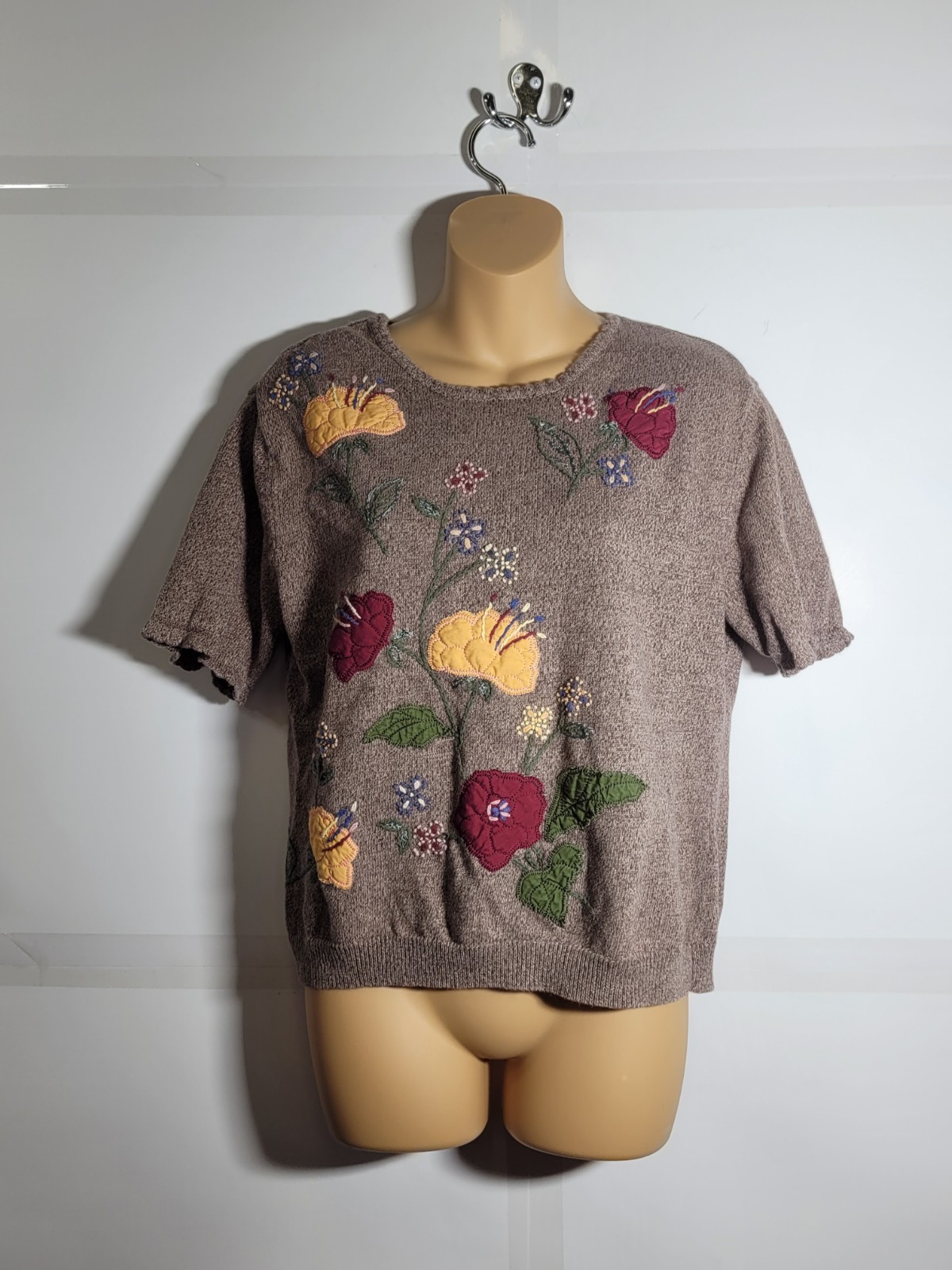 Ms Lee Vintage brown short-sleeved crewneck sweater with floral embroidery sz Pl