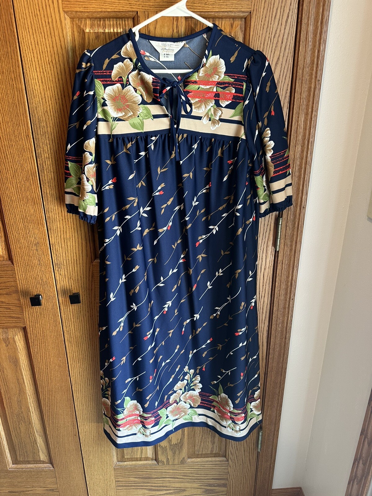 Vintage JC Penney Fashions Floral House Dress Muumuu Size Small/Med Keyhole Neck