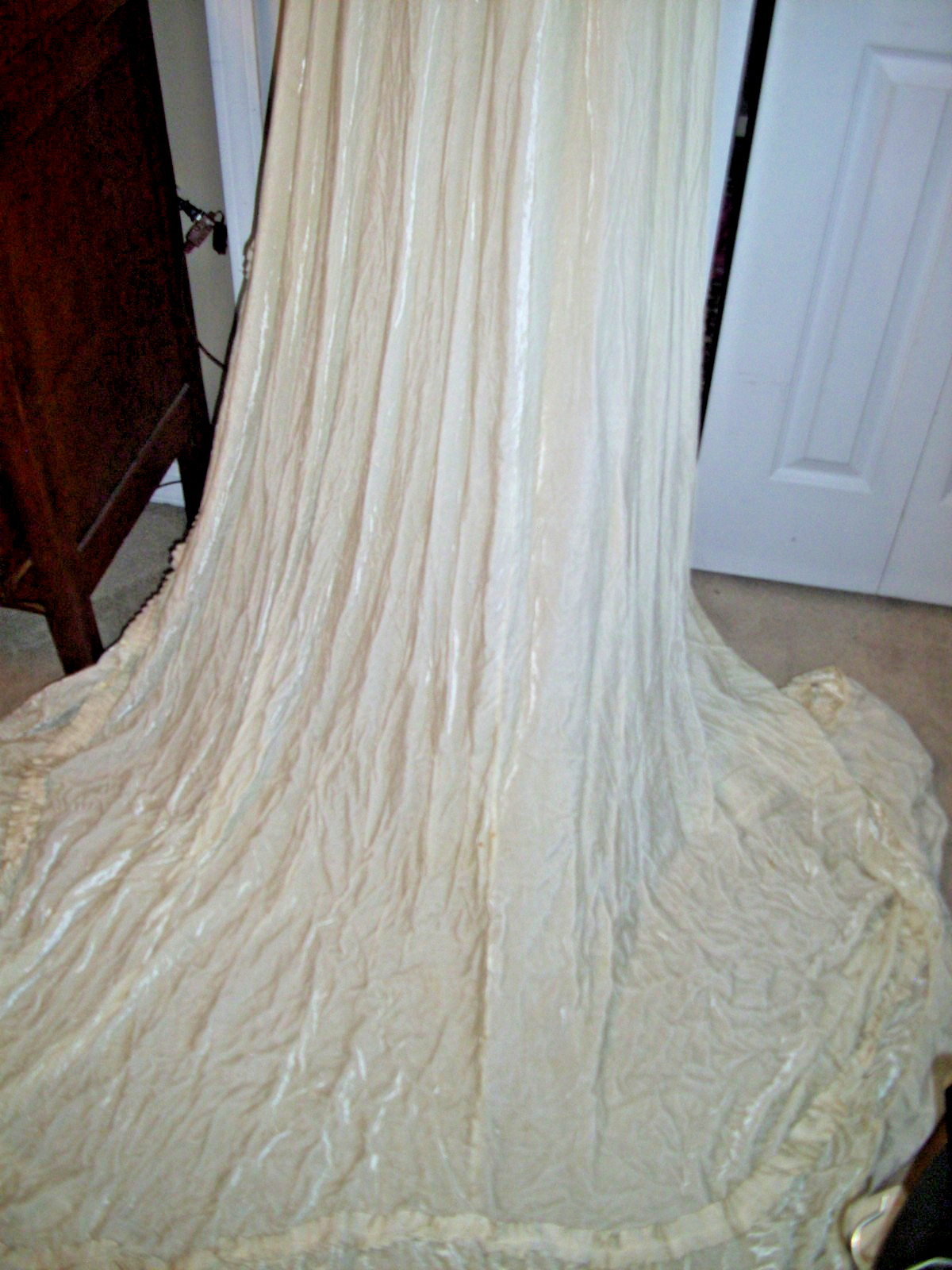 Vintage 1940’s Off White Crushed Velvet Wedding Gown Long Sleeves Side Zipper Sm