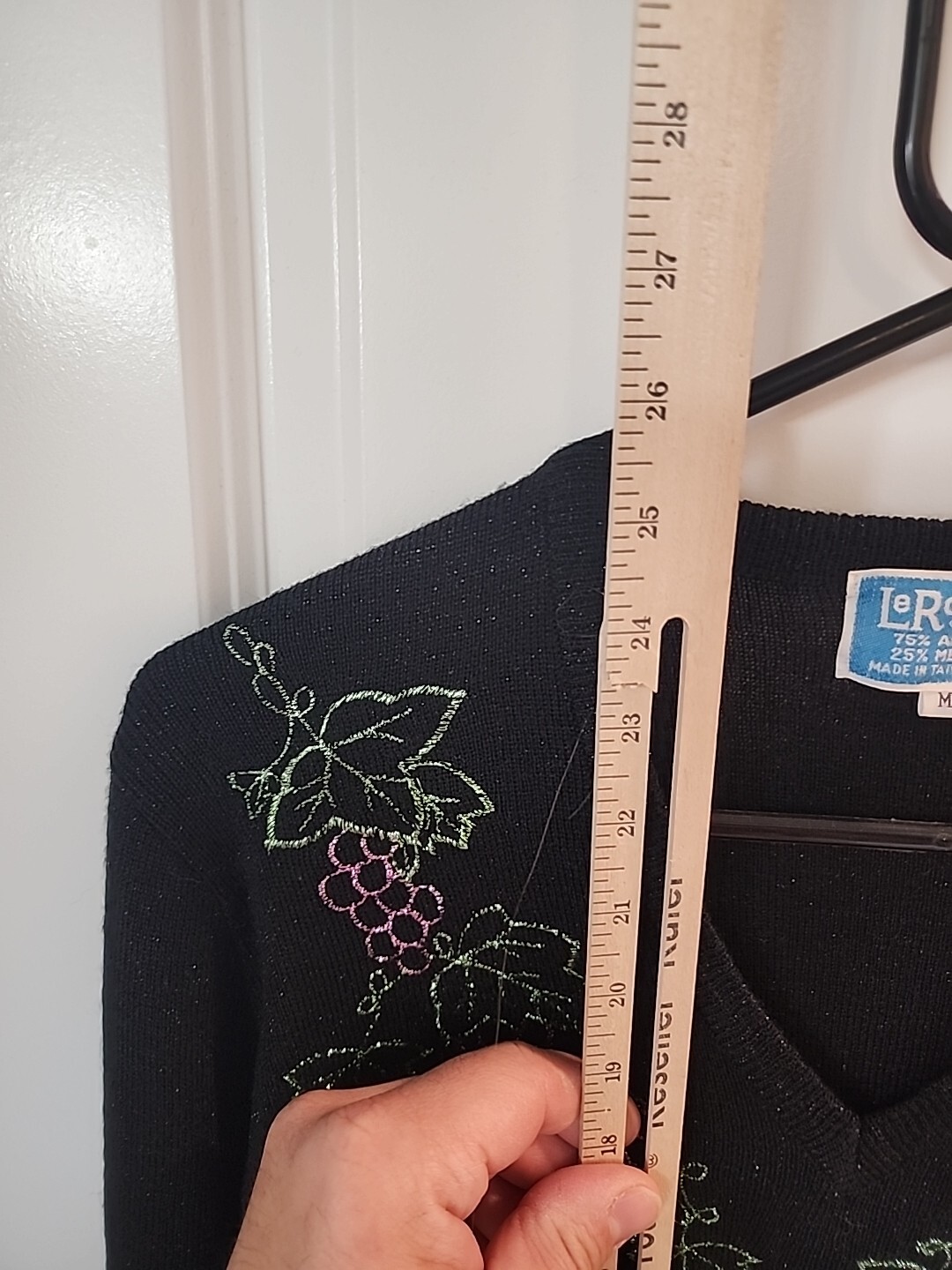 Vintage Leroy Knitwear Acrylic Size M Medium Grape Leaves Sweater V-neck