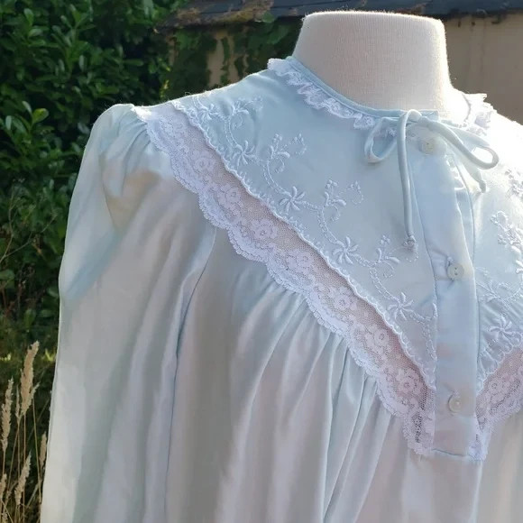 Vintage Made USA Barbizon Cuddleskin Nightie Lace Trim Nightgown Size Med NWT