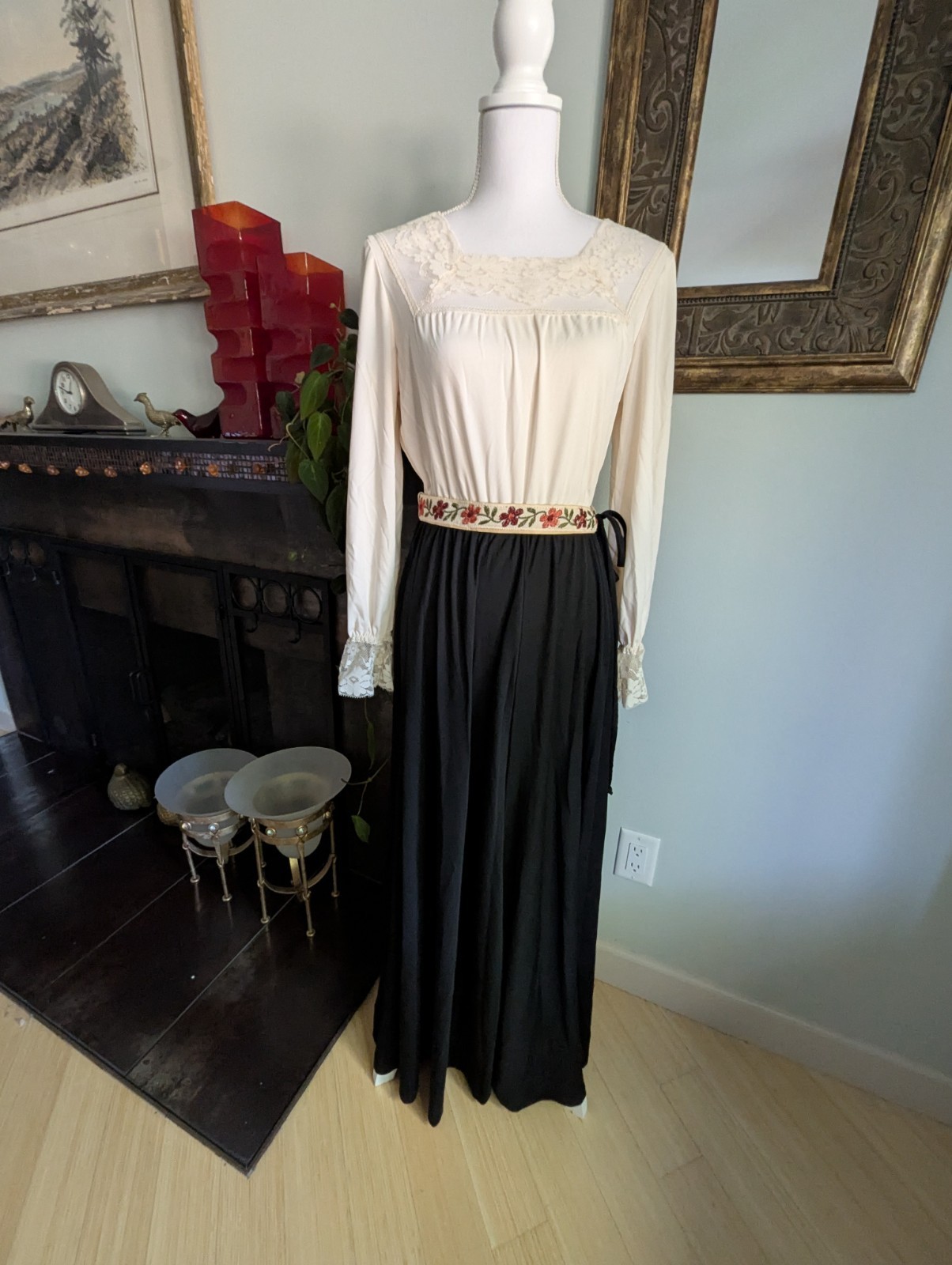 Vtg 60s/70s Maxi Dress S/M Lace Trim With Flower Belt Long Sleeve Cream Black