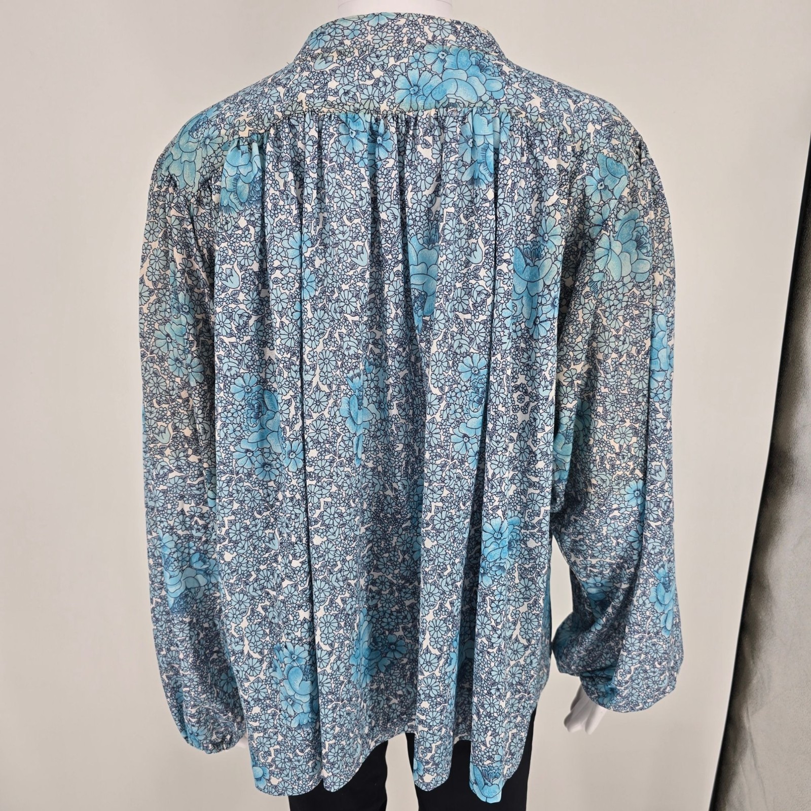 Vintage 1970s Lucky Tops Blue Floral Print Band Collar Peasant Blouse (XL)
