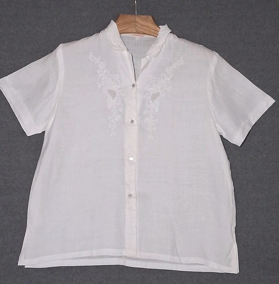 Vintage 100% Linen Hand Embroidered Blouse Short Sleeves Size L Off White Floral