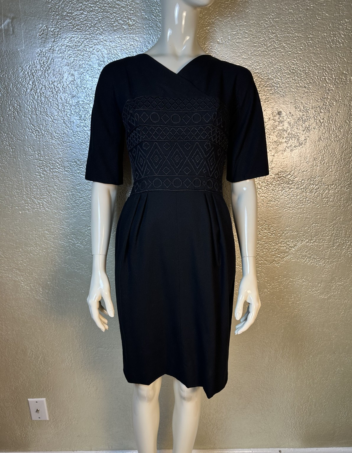 Vintage 1960’s Ladies CARLYE Black Embroidered Wool Short Sleeve Dress SM