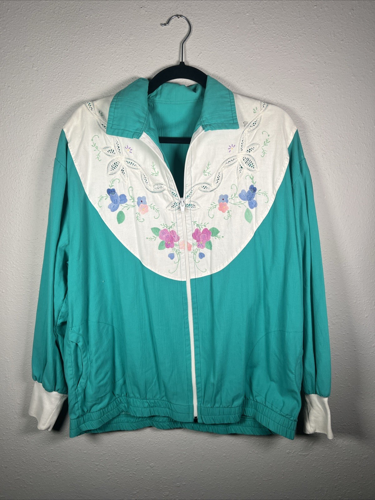 Vintage 80s or 90s windbreaker jacket with Flower Details #31
