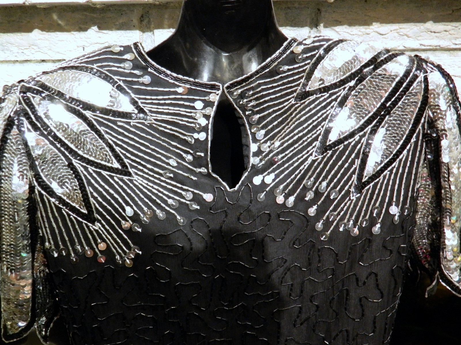 LAURENCE KAZAR VINTAGE TOP SZ M BLACK SILVER SEQUINS BEADS SHORT SLEEVE