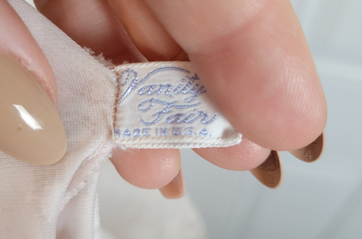 Vintage Vanity Fair Lace Nightgown Size M / L {See Measurements]