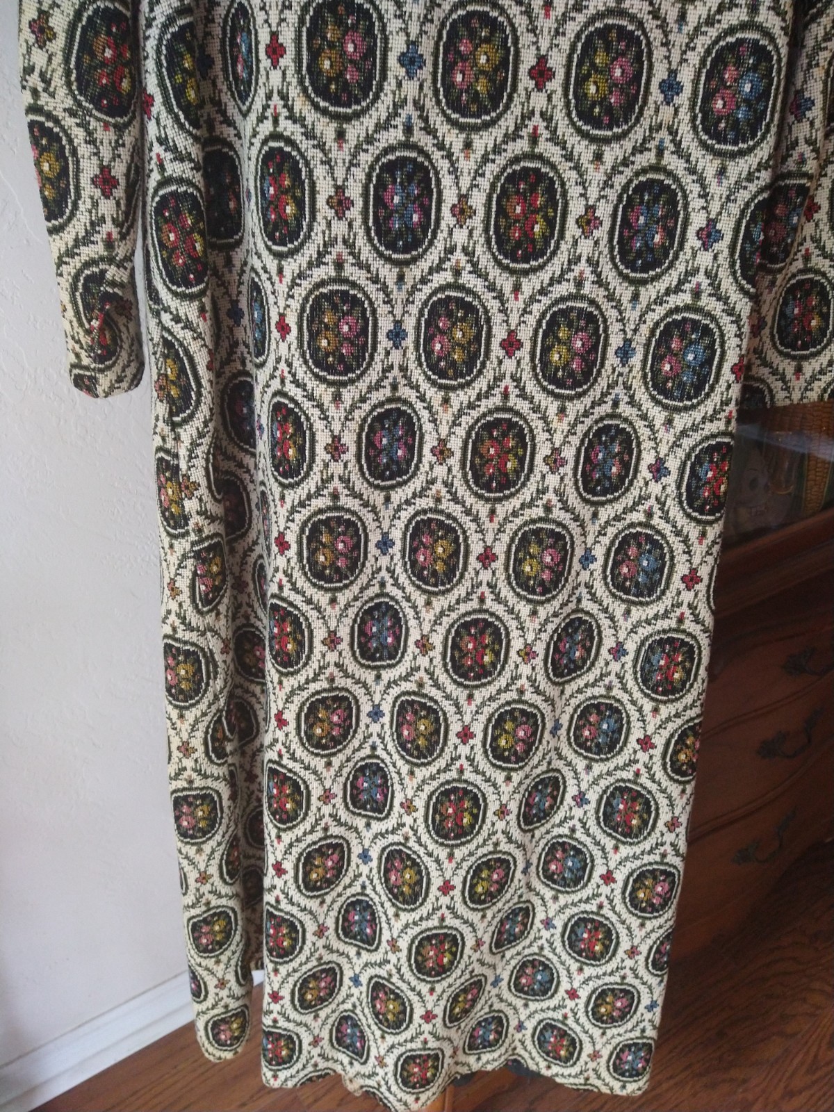 Beauty Custom Vintage 1960s L Medallion Floral Tapestry Lamb Contrast Maxi Coat