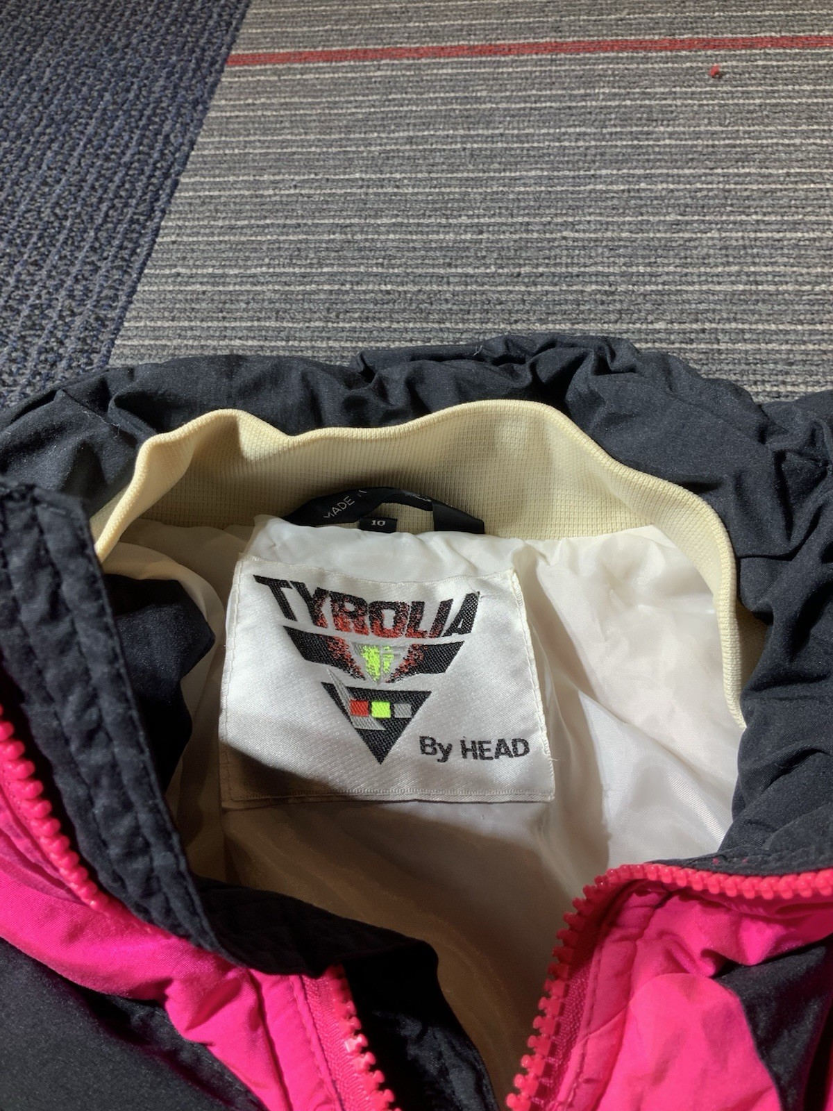 Vintage Womens Tyrolia by Head Size 10 Snow Ski Jacket in Pink