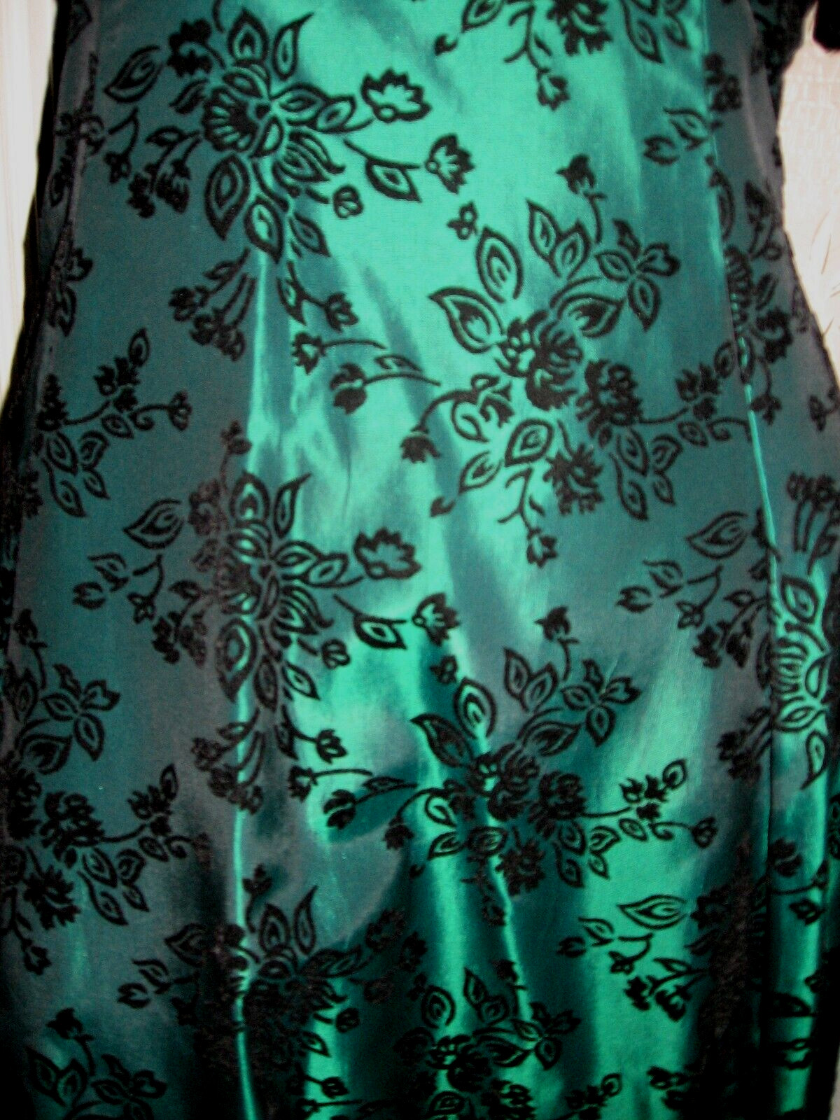 LOVELYVINTAGE SOUTHEASTERN IRIDESCENT GREEN/BLACK VELVET FLOCKED BROCADE DRESS-6